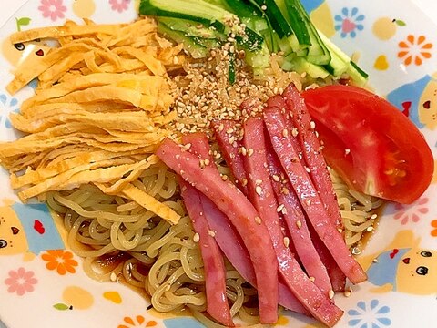 秋でも暑けりゃ☆厚切り粗挽きハムの冷やし中華